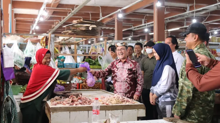 Pemkab Cirebon Monitoring Kenaikan Harga Pasar Gebang Mekar dan Losari